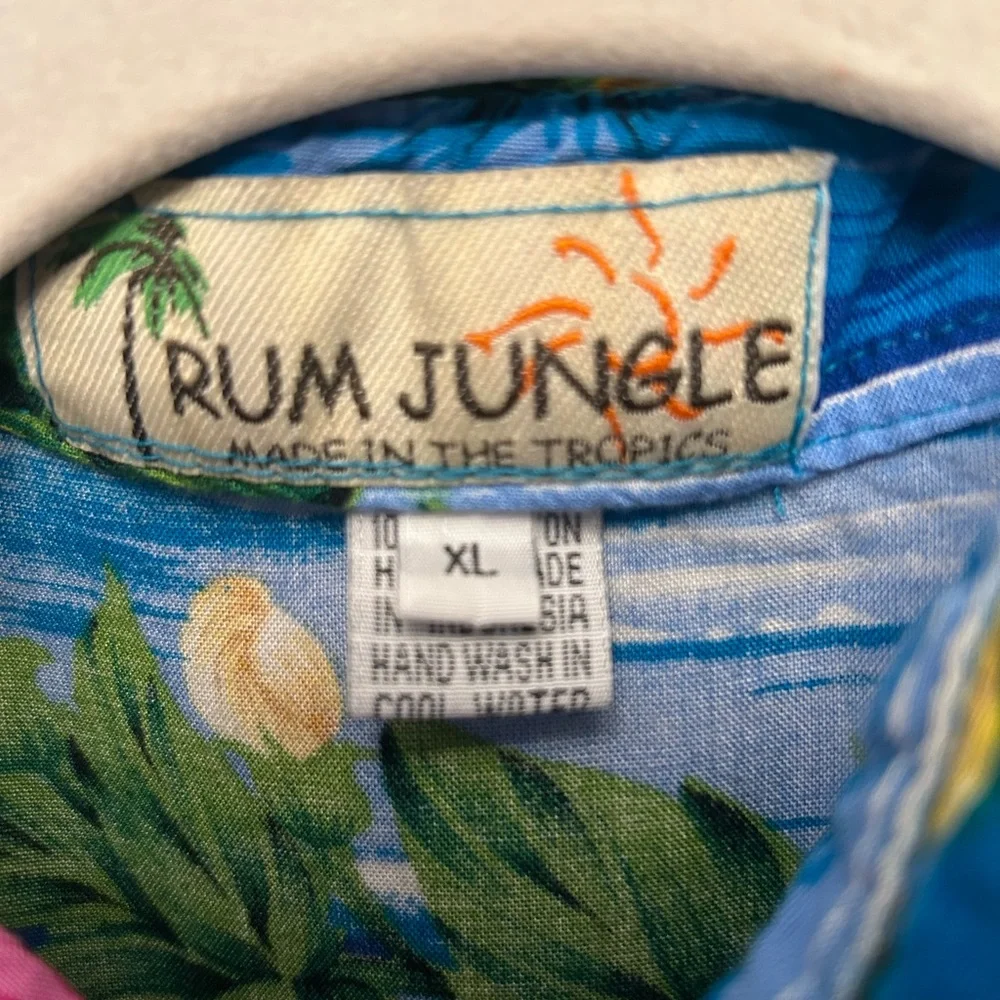 Rum Jungle Hawaiian Shirt. Made in Indonesia. Hibiscus flower/ocean print. XL